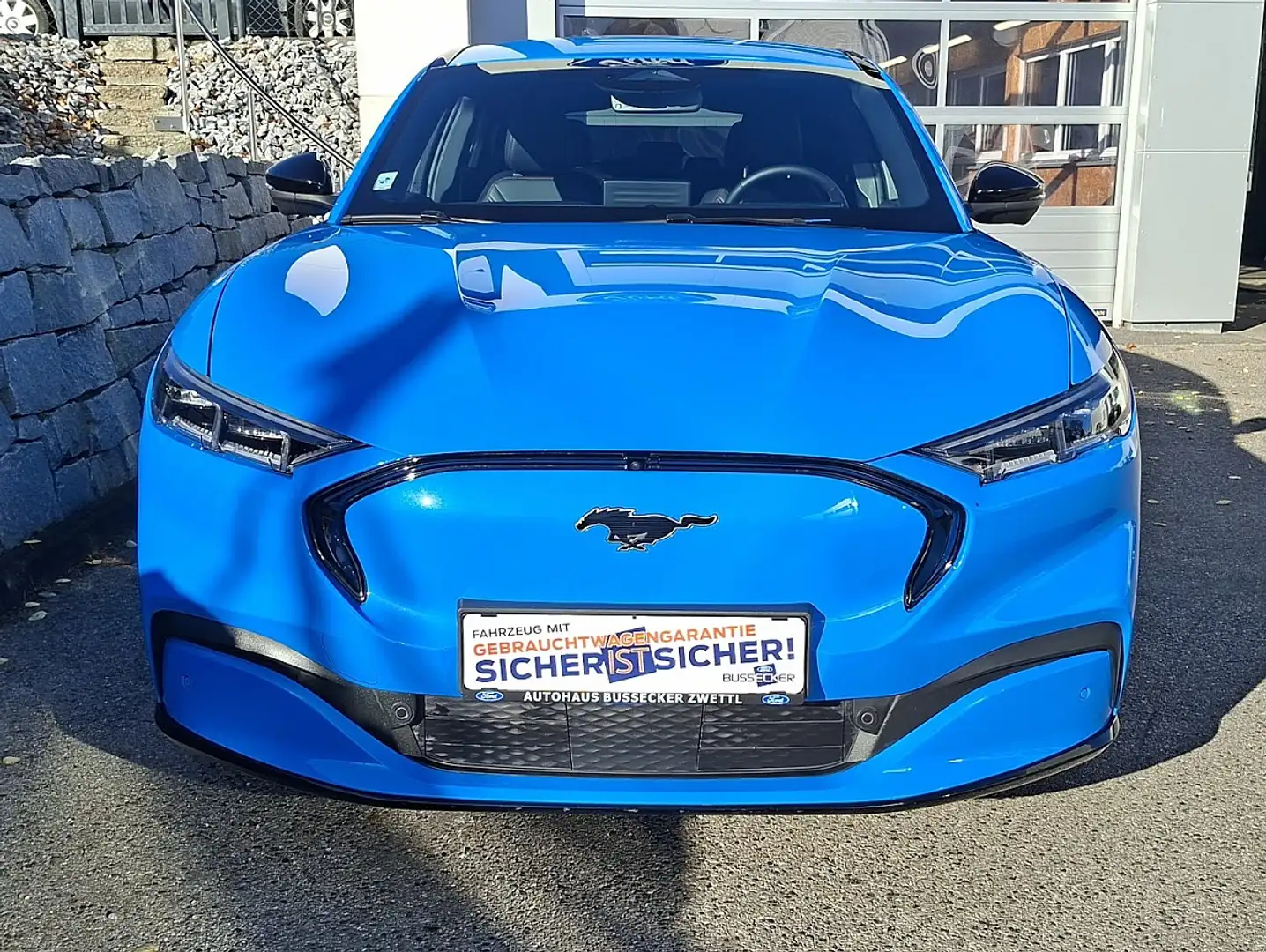 Ford Mustang Mach-E Elektro 99kWh Extended Range AWD Premium Blau - 2