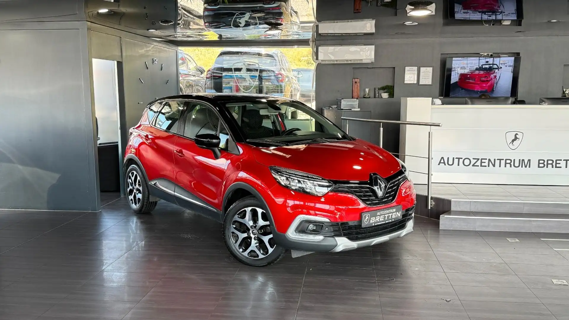 Renault Captur Intens*Kamera*Tempomat*LED*Navi*SHZ Zwart - 1