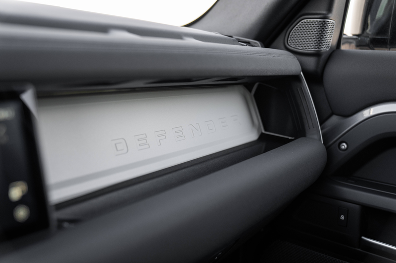 Land Rover Defender 3.0D LICHTE VRACHT NAVI/TREKHAAK/360 — photo 15