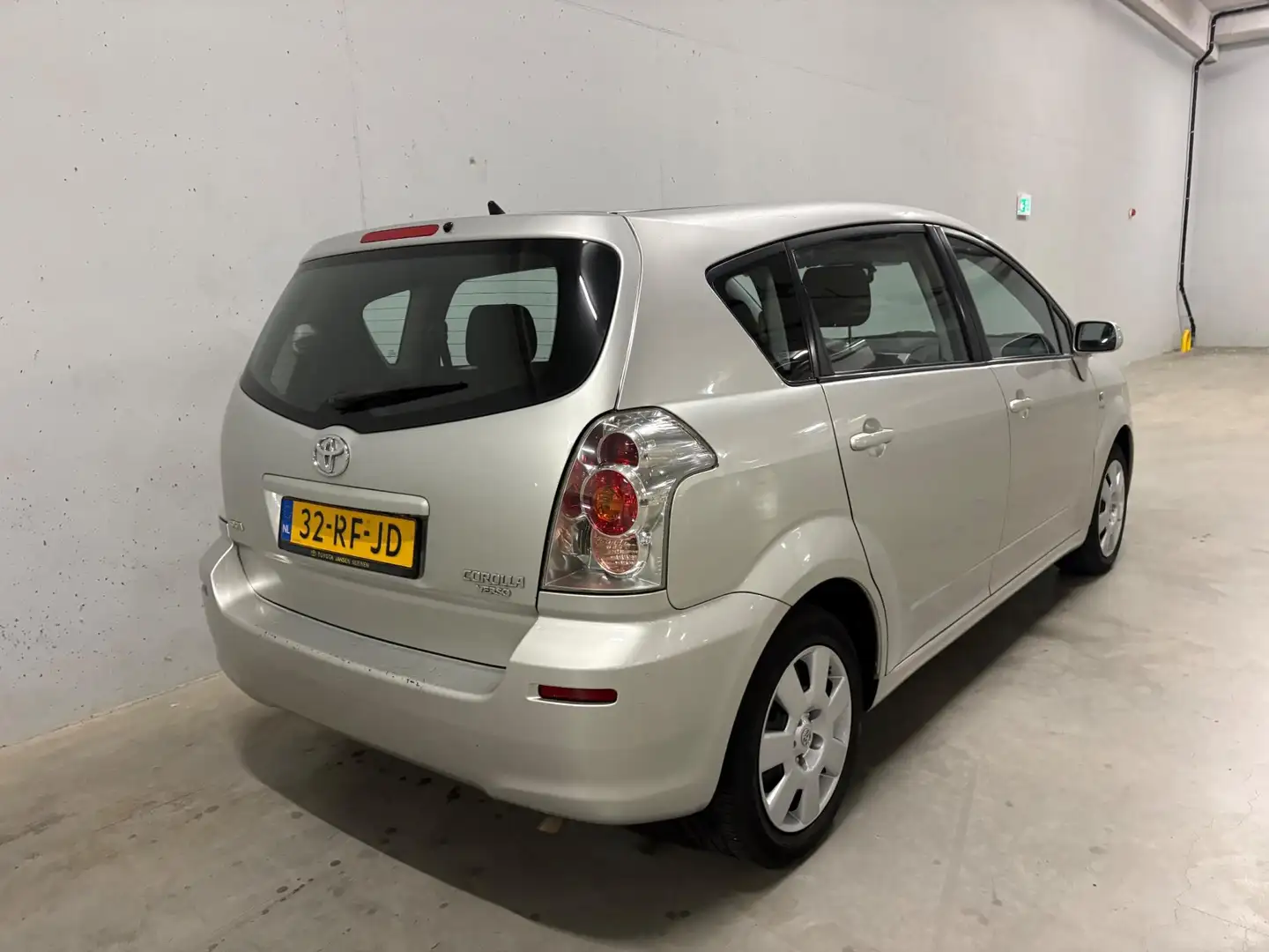 Toyota Corolla Verso 1.8 VVT-i Sol 7p. Automaat Camera Navi Cruise Gris - 2