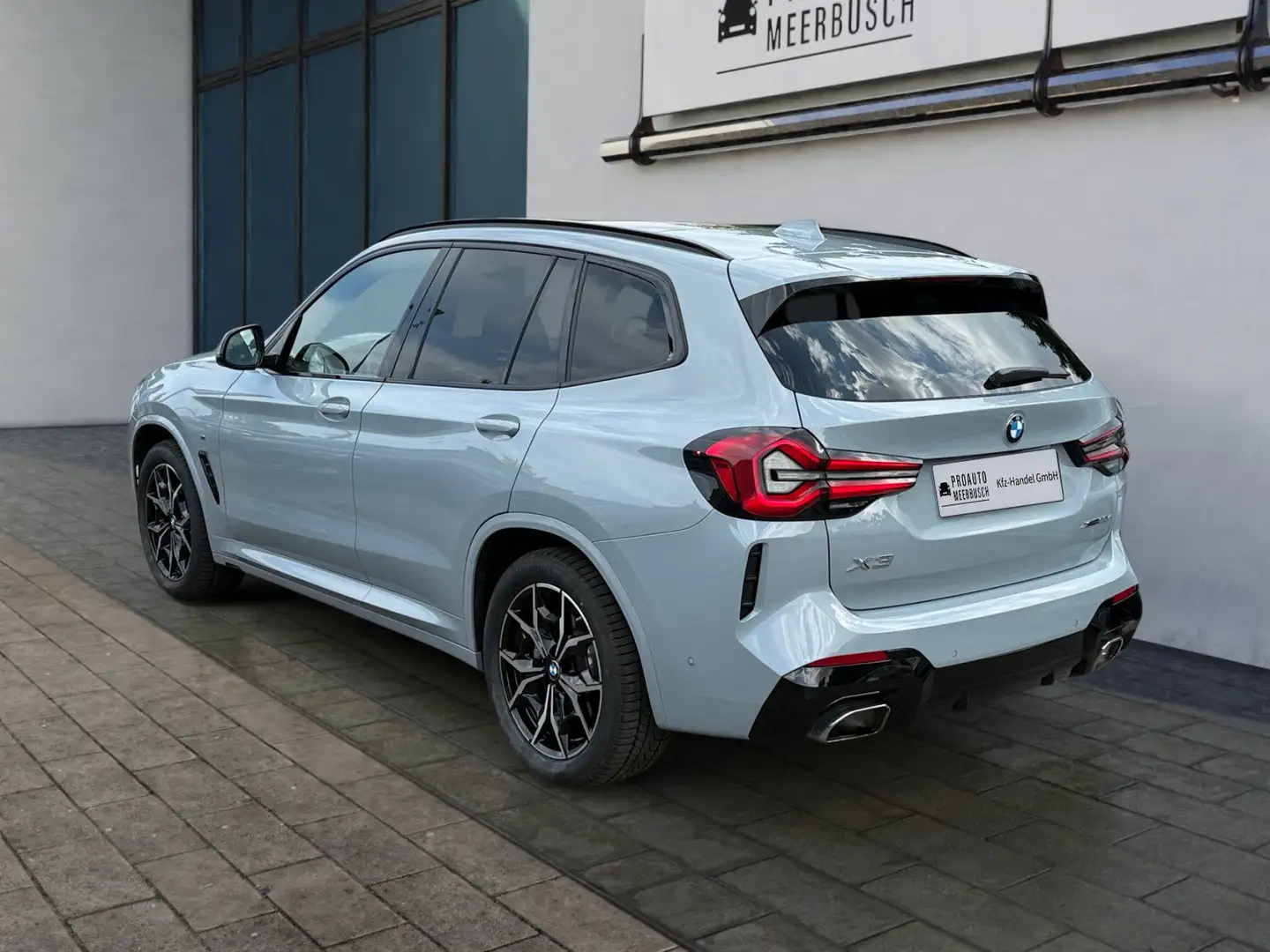 BMW X3 xDrive 30d M Sport AHK/HUD/LASER/PANO/H&K/ACC Grau - 2