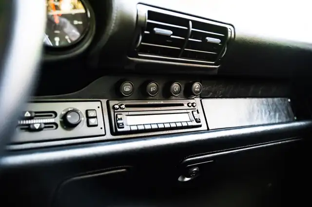 Porsche 911 view 15