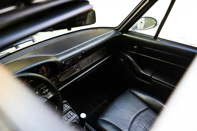 Porsche 911 view 20