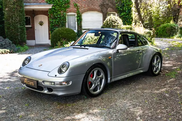 Porsche 911 view 24