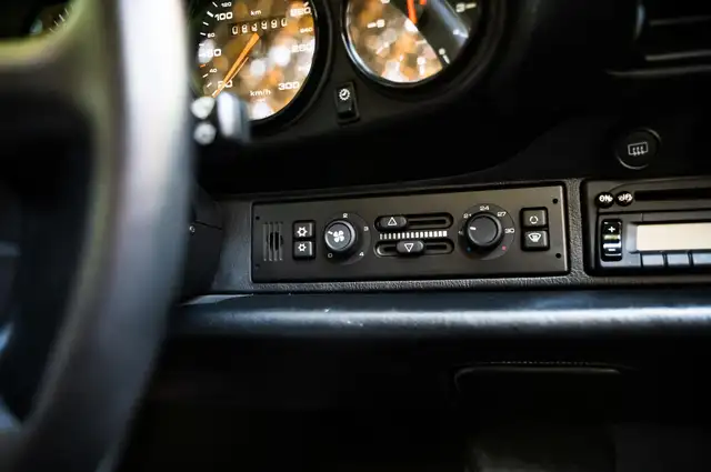 Porsche 911 view 16