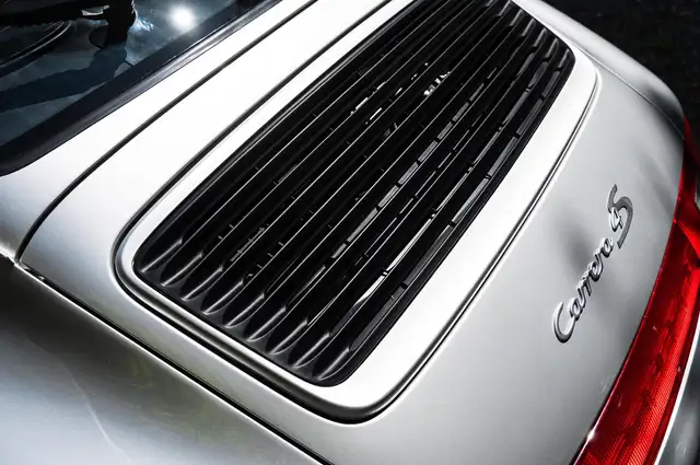 Porsche 911 view 6