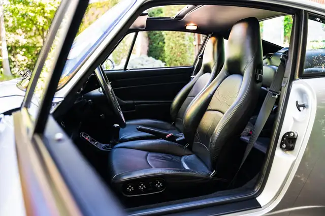 Porsche 911 view 21