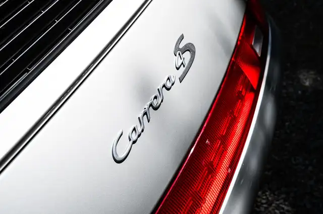 Porsche 911 view 5