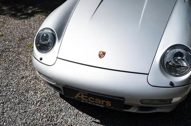 Porsche 911 view 9