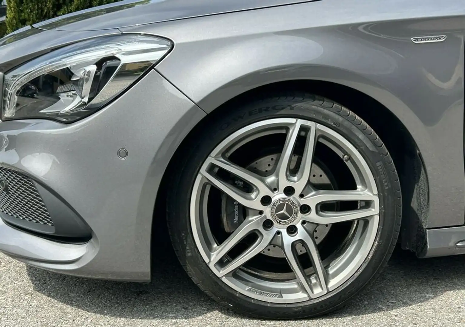 Mercedes-Benz CLA 200 CDI Shooting Brake AMG EDITON*LED*RFK*AHK* Gris - 2