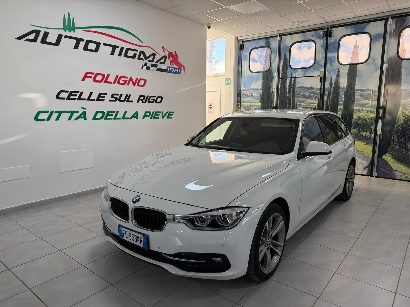 BMW 320 320d Touring xdrive Sport Blanco - 1