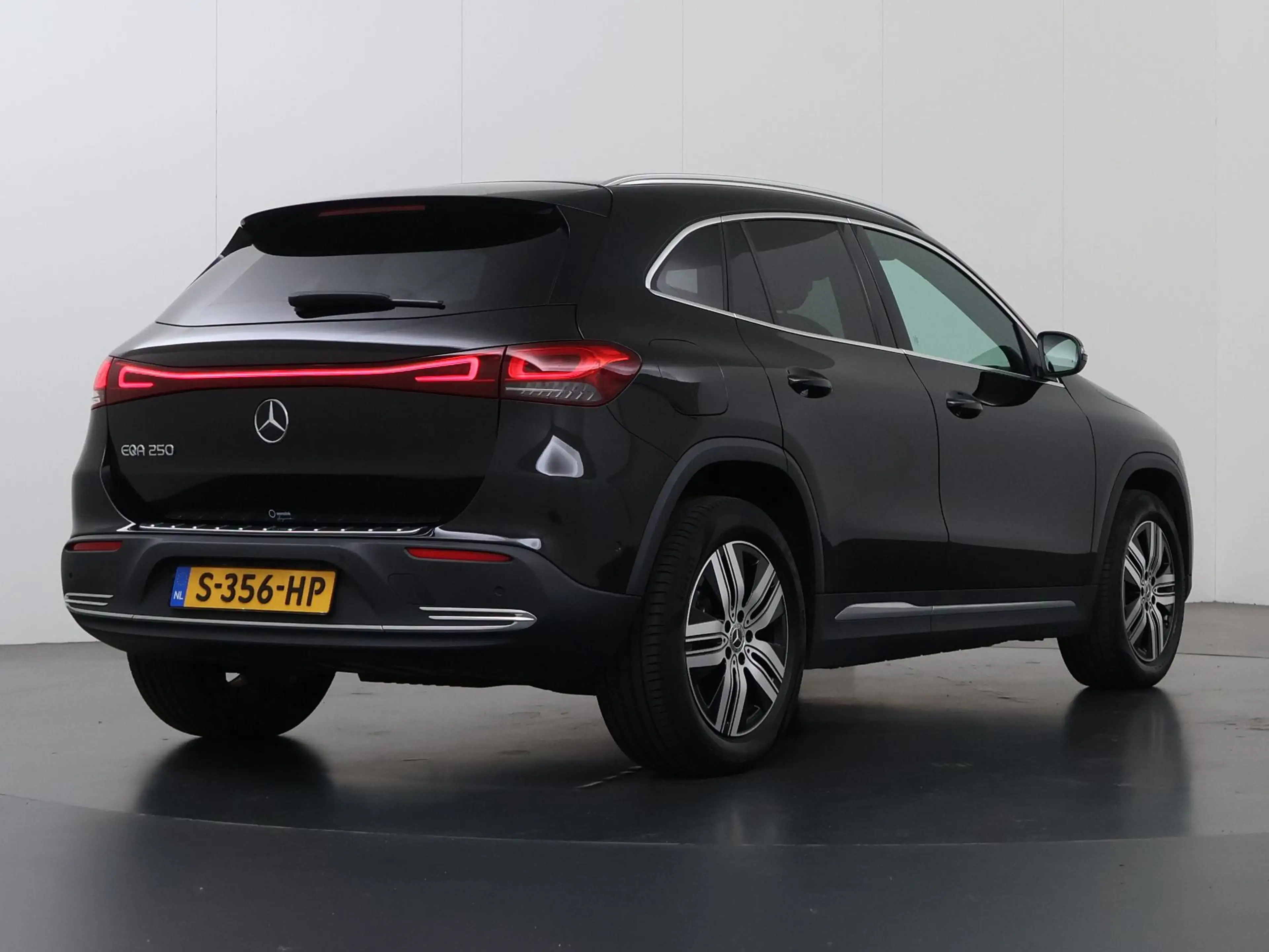 Mercedes-Benz EQA 250 Luxury Line 67 kWh | Xenon verlichting | Lederen b — photo 2