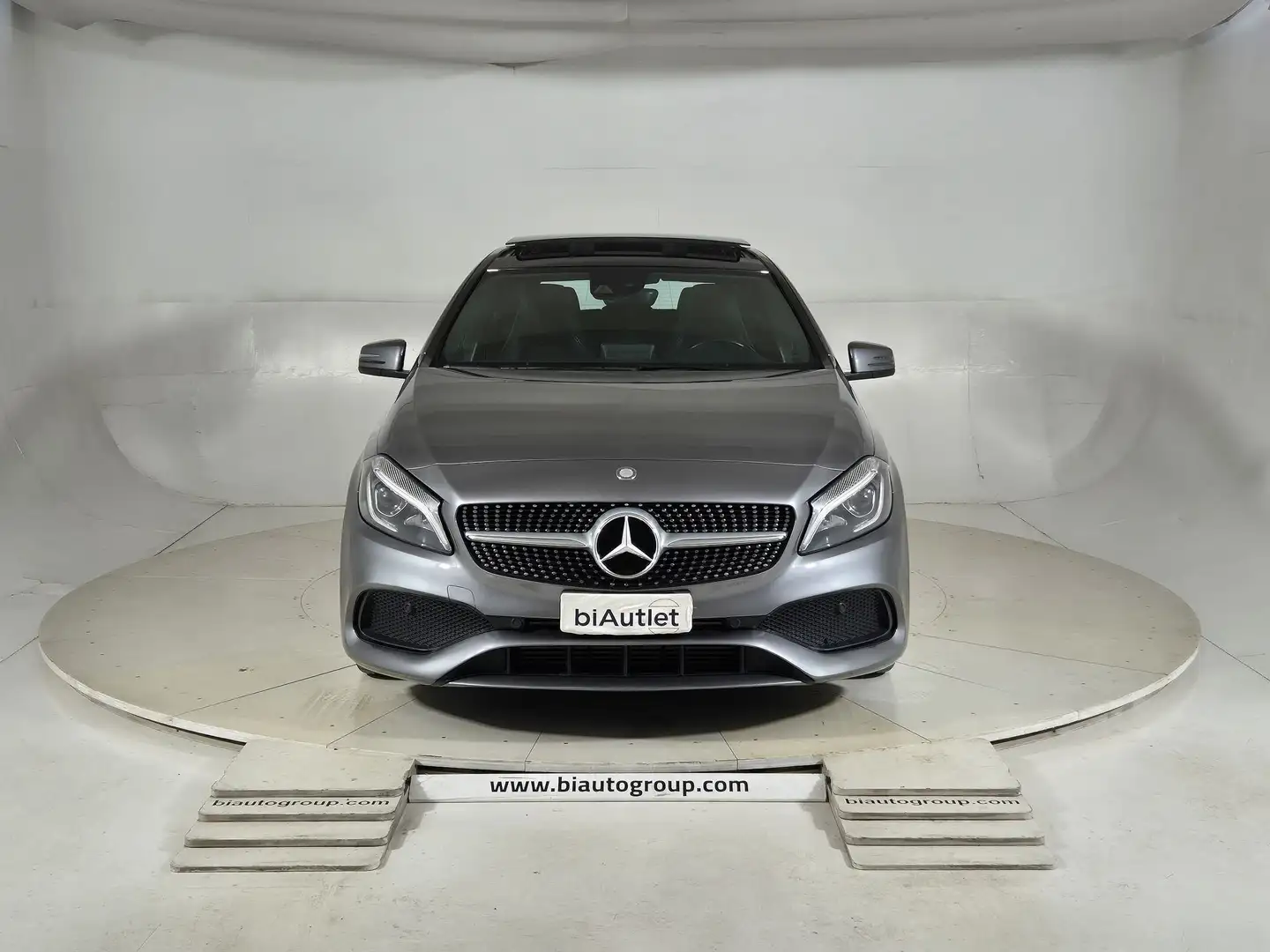 Mercedes-Benz A 160 - W176 Diesel A 160 d Premium my16 Grau - 2