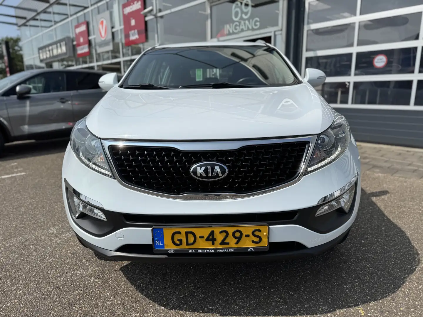 Kia Sportage 1.6 GDI BusinessLine Weiß - 2