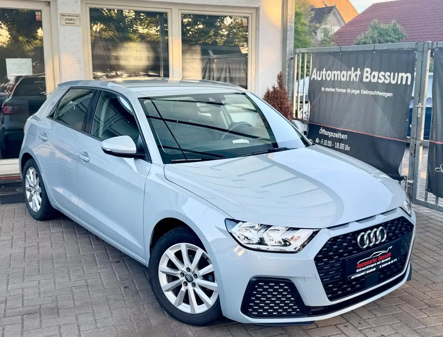 Audi A1 Sportback 25 TFSI basis Shz. Tempo Grau - 1