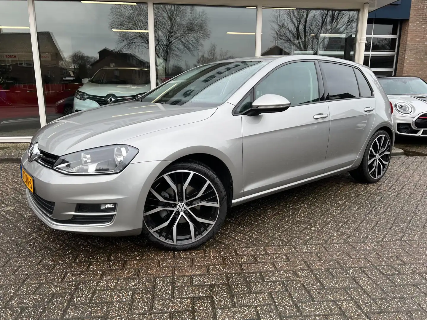 Volkswagen Golf 1.2 TSI Highline Gris - 2