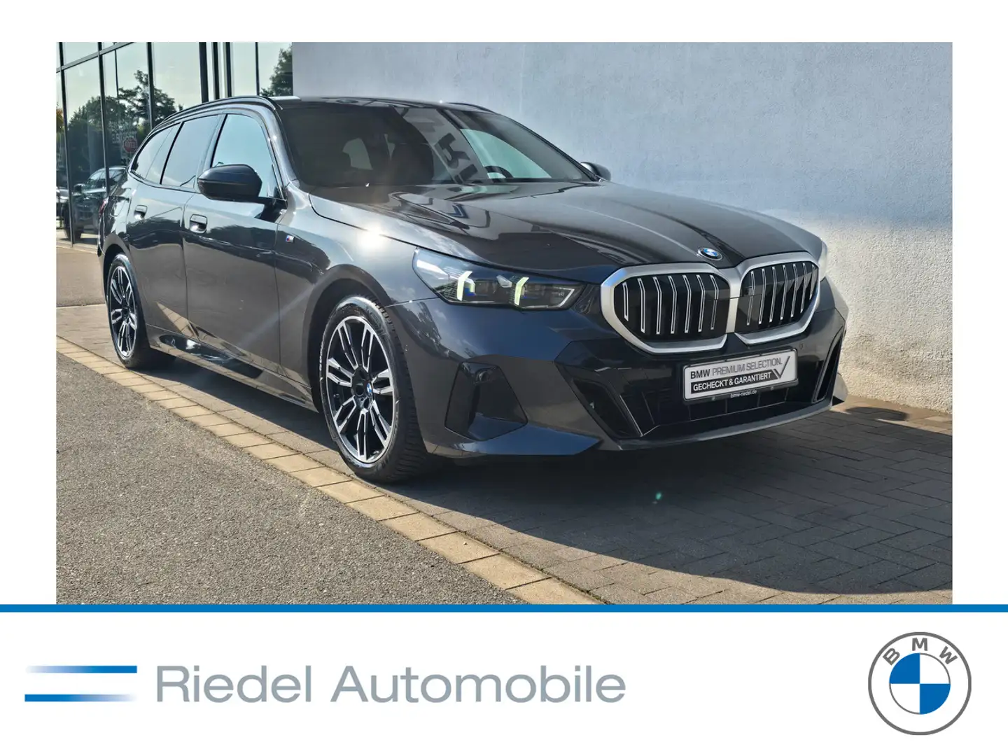BMW 540 d xDrive Touring M Sportpaket Standhzg AHK Grau - 1