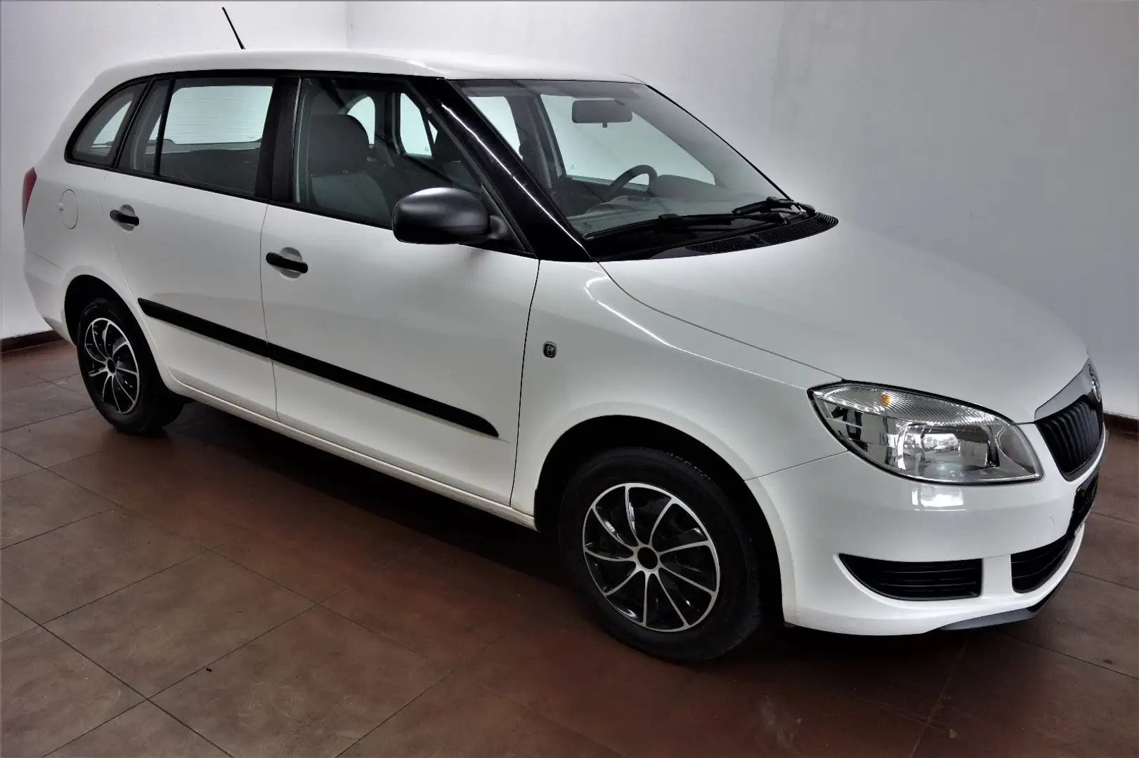 Skoda Fabia 1.2 Combi Cool Edition Klima/CD/5-Gang/AHK Weiß - 1