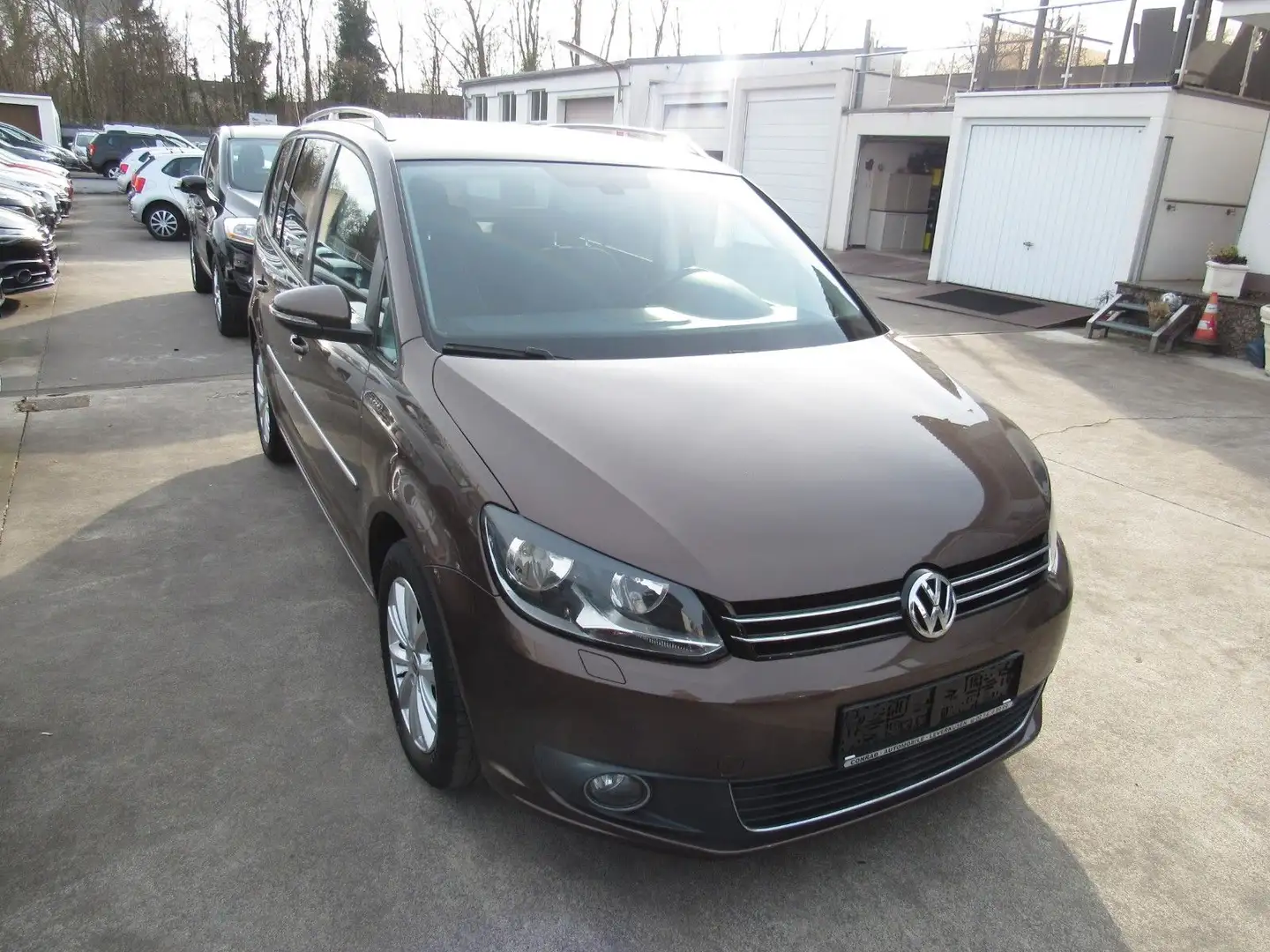 Volkswagen Touran Highline,AUTOMATIK,ALU,SITZHEIZUNG. Braun - 1