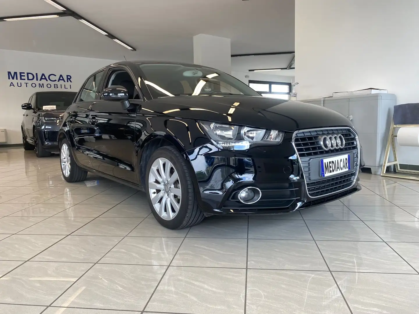 Audi A1 Sportback 1.6 tdi Admired 90cv Negro - 1