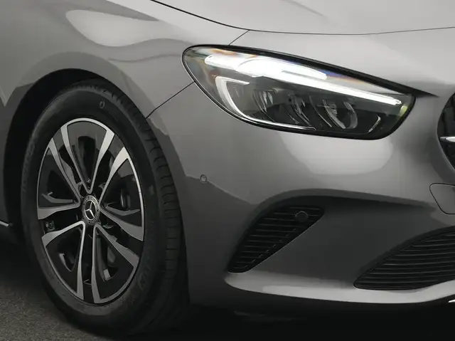 Mercedes-Benz B-Class view 9
