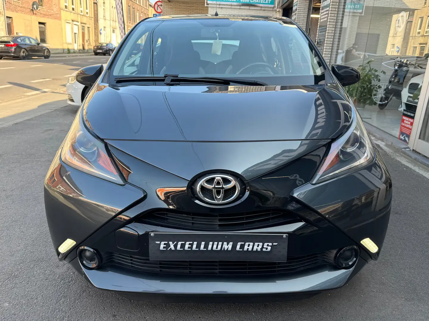 Toyota Aygo 1.0i VVT-i Camera Airco Carnet Tres Propre Zwart - 2