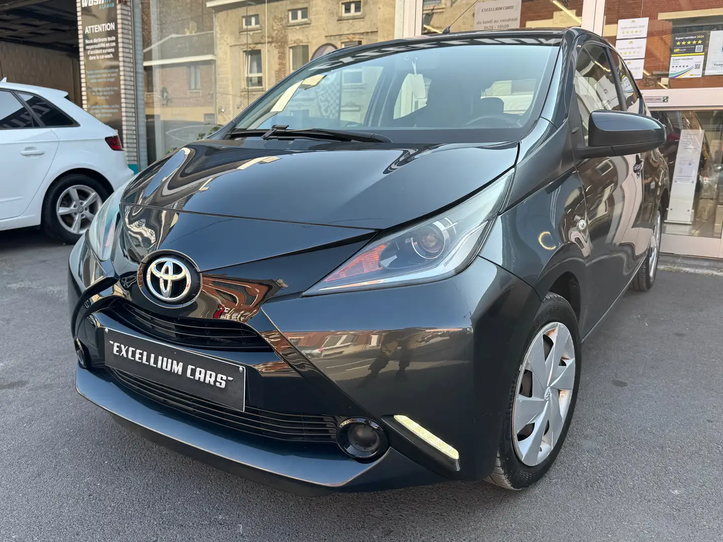 Toyota Aygo 1.0i VVT-i Camera Airco Carnet Tres Propre Zwart - 1
