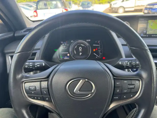Lexus Ux view 9