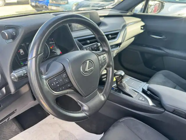 Lexus Ux view 7