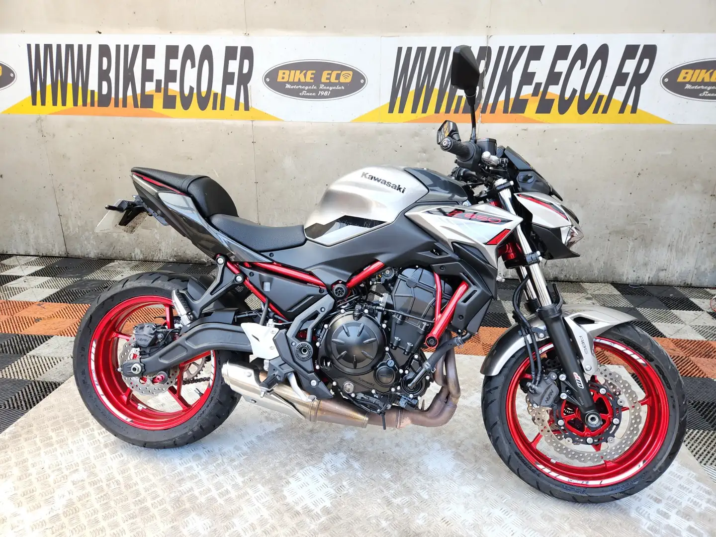 Kawasaki Z 650 Šedá - 1