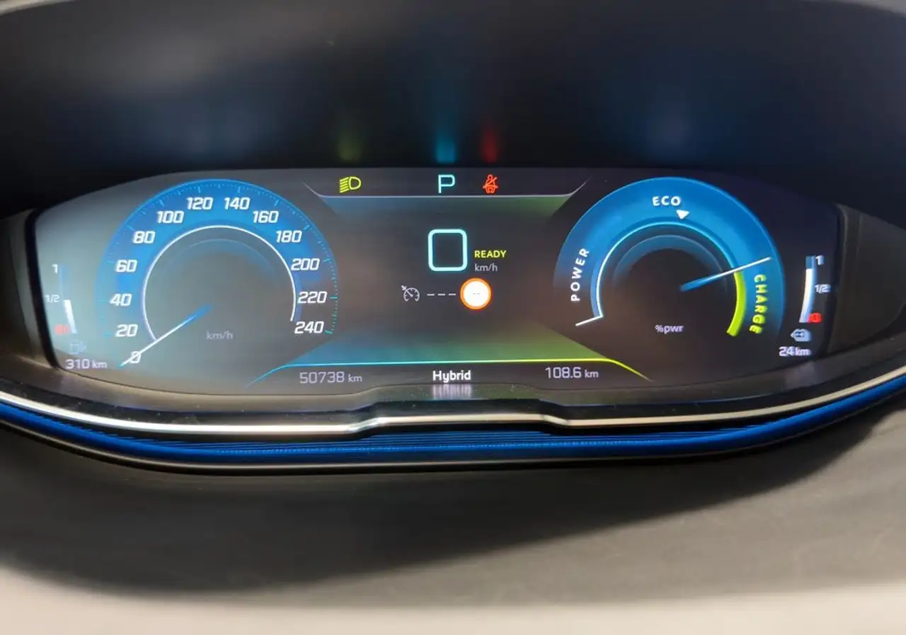 Peugeot 3008 3008 Plug-In Hybrid — photo 11