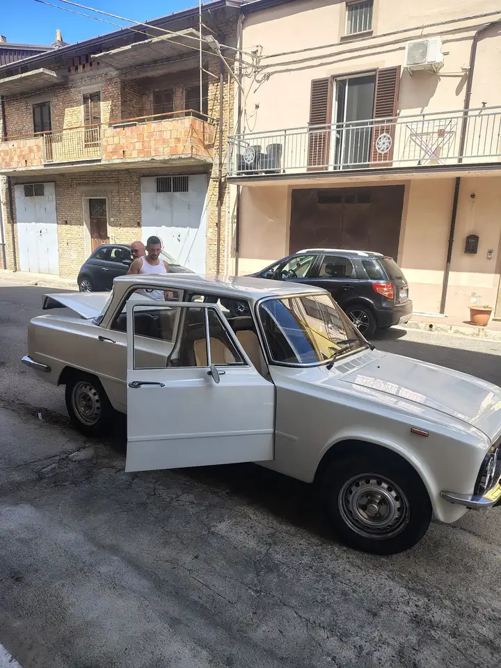 Alfa Romeo Giulietta 1.300, foto 1
