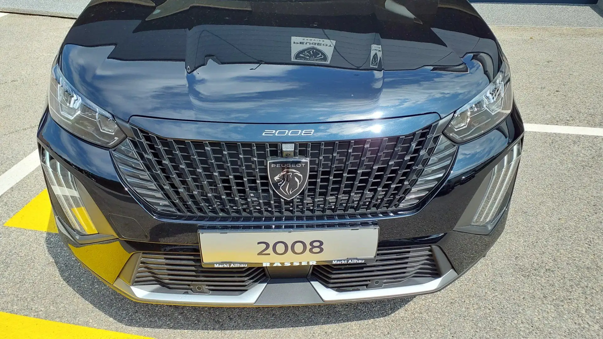 Peugeot 2008 Hybrid Allure 110 e-DCS6 Schwarz - 2