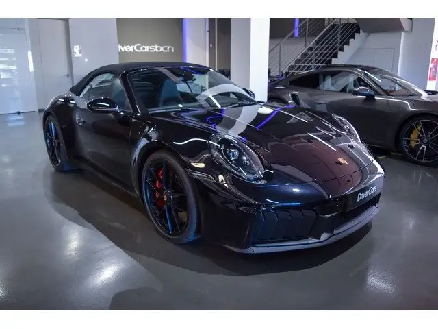 Porsche 992 view 3