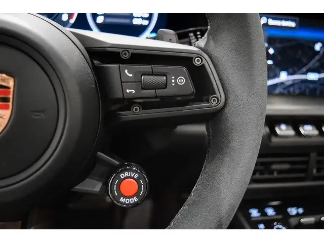 Porsche 992 view 17