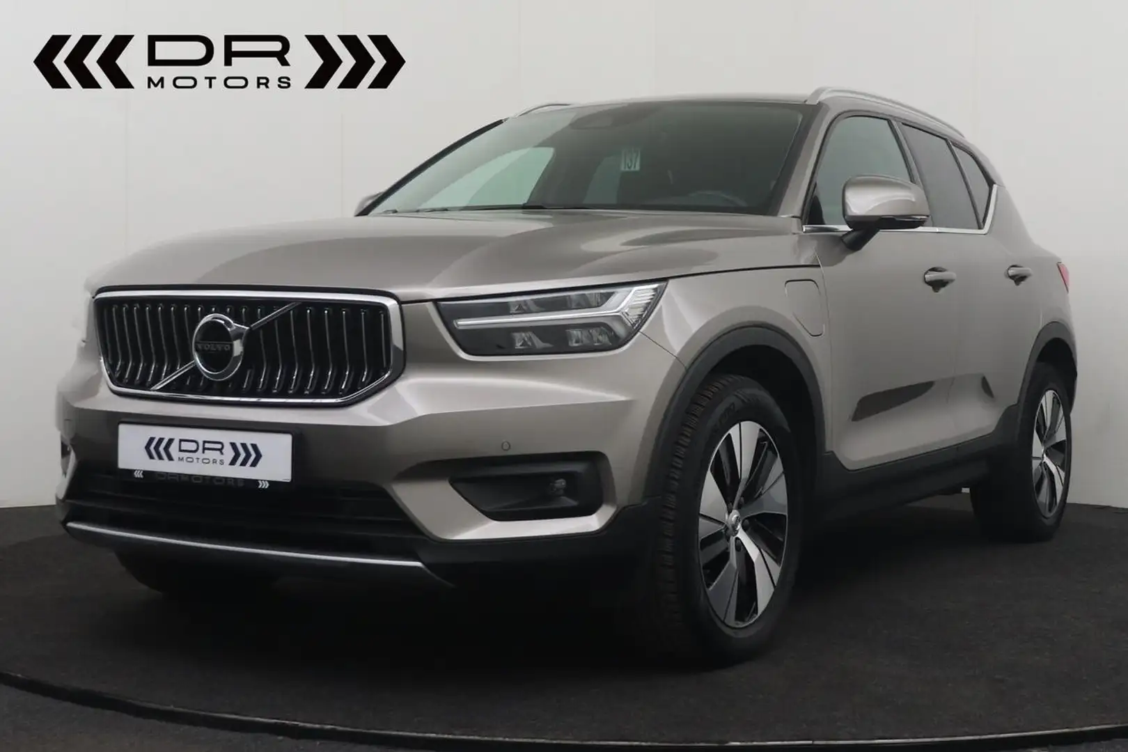 Volvo XC40 T4 RECHARGE PHEV MOMENTUM PRO - NAVI - LED - HA... Beige - 1
