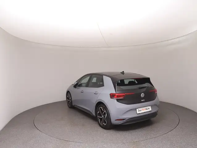 Volkswagen Id.3 view 5