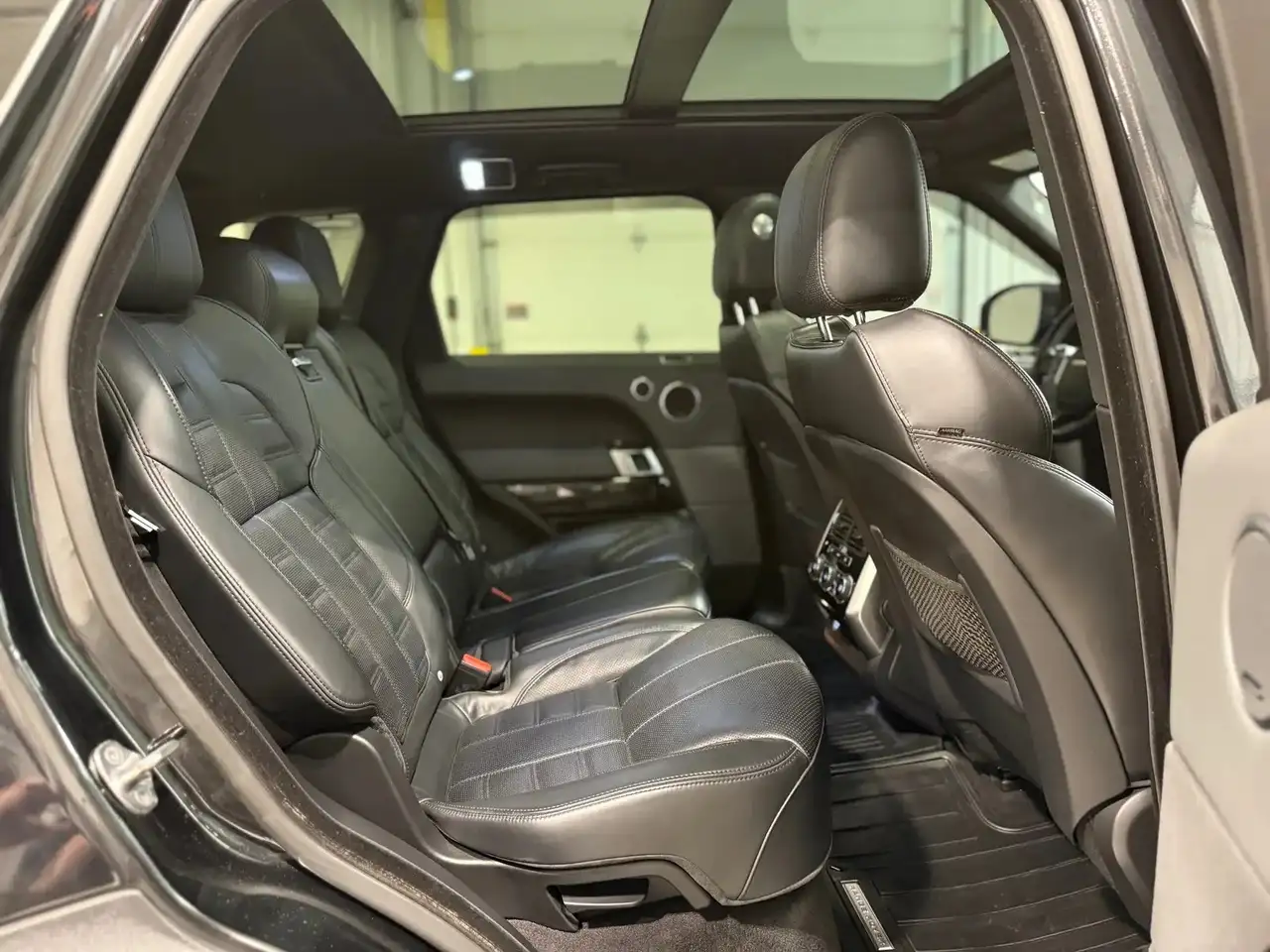 Land Rover Range Rover Sport снимка Land Rover Range Rover Sport