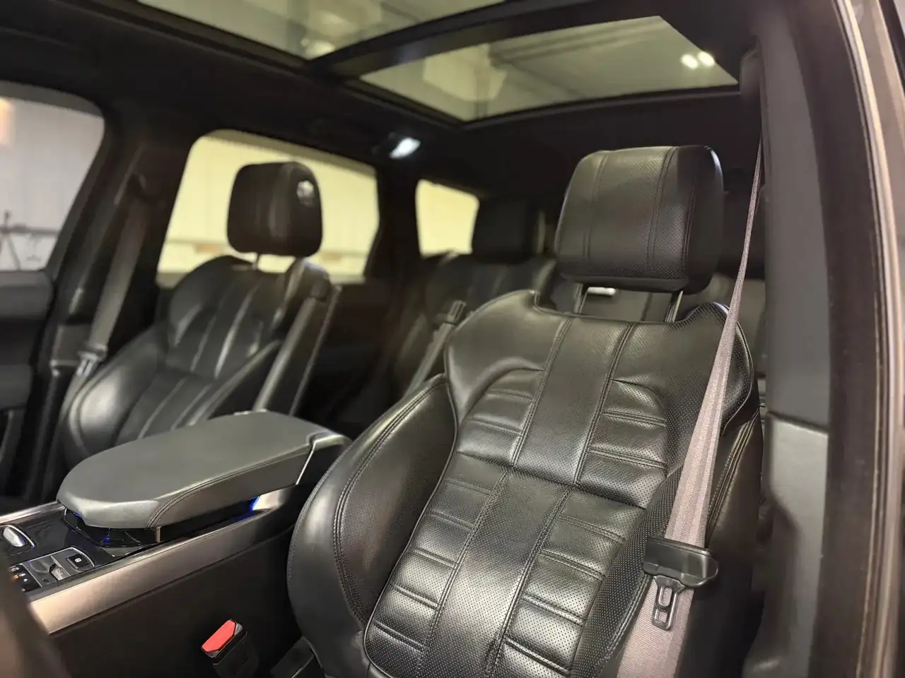 Land Rover Range Rover Sport снимка Land Rover Range Rover Sport
