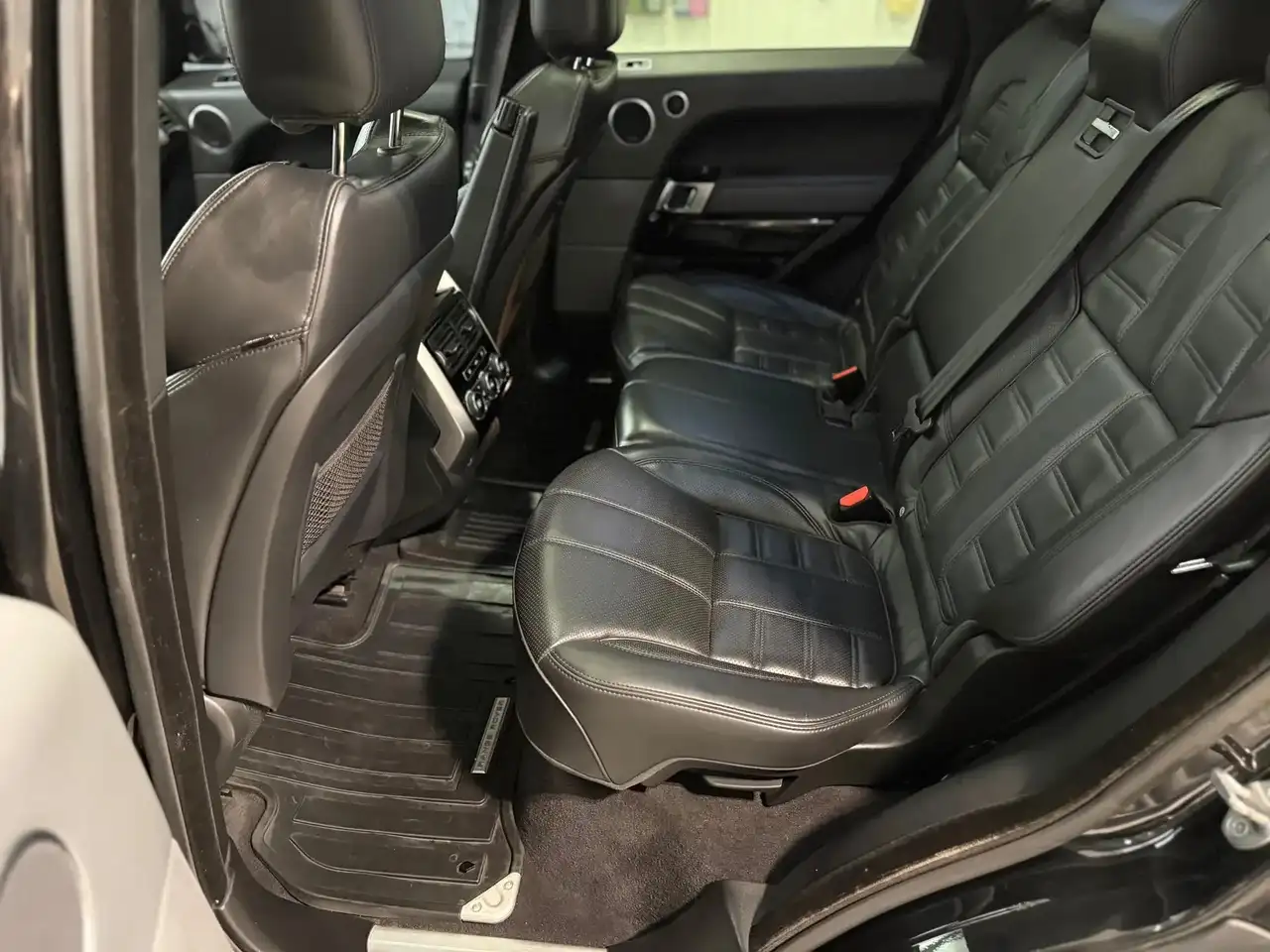 Land Rover Range Rover Sport снимка Land Rover Range Rover Sport