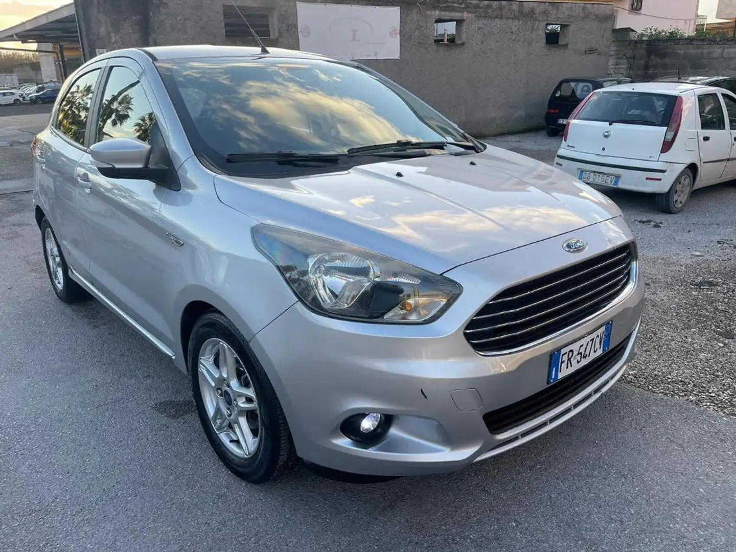 Ford Ka/Ka+ 1.2 Ti-VCT 85CV Ultimate GPL LEGGI ANNUNCIO Grau - 2