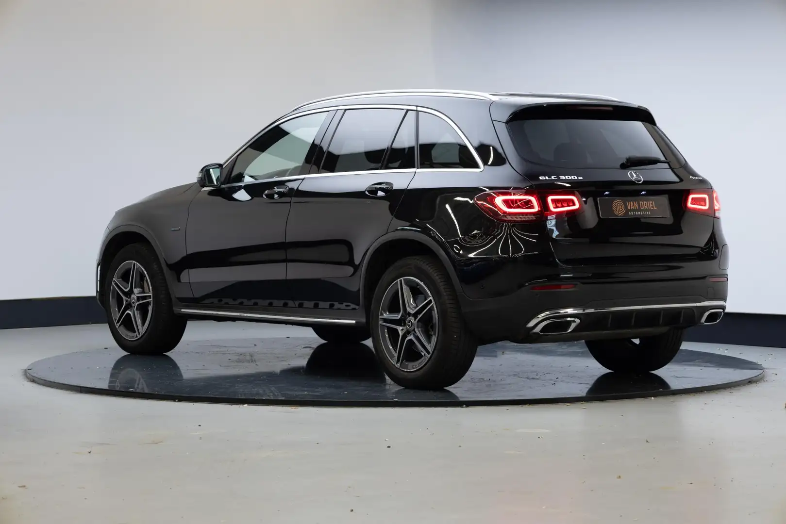 Mercedes-Benz GLC 300 300e 4MATIC Business Solution AMG | Panoramadak | Zwart - 2