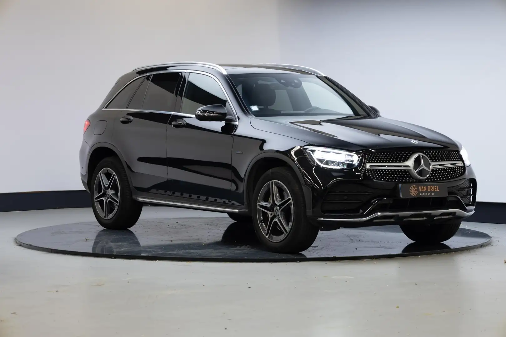 Mercedes-Benz GLC 300 300e 4MATIC Business Solution AMG | Panoramadak | Zwart - 1