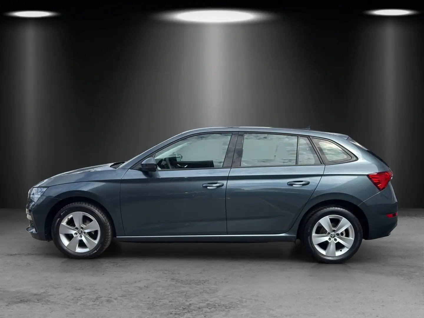 Skoda Scala 1.0 TSI Cool Plus LED/SHZ/PDC/DAB/LANE/ Gris - 2