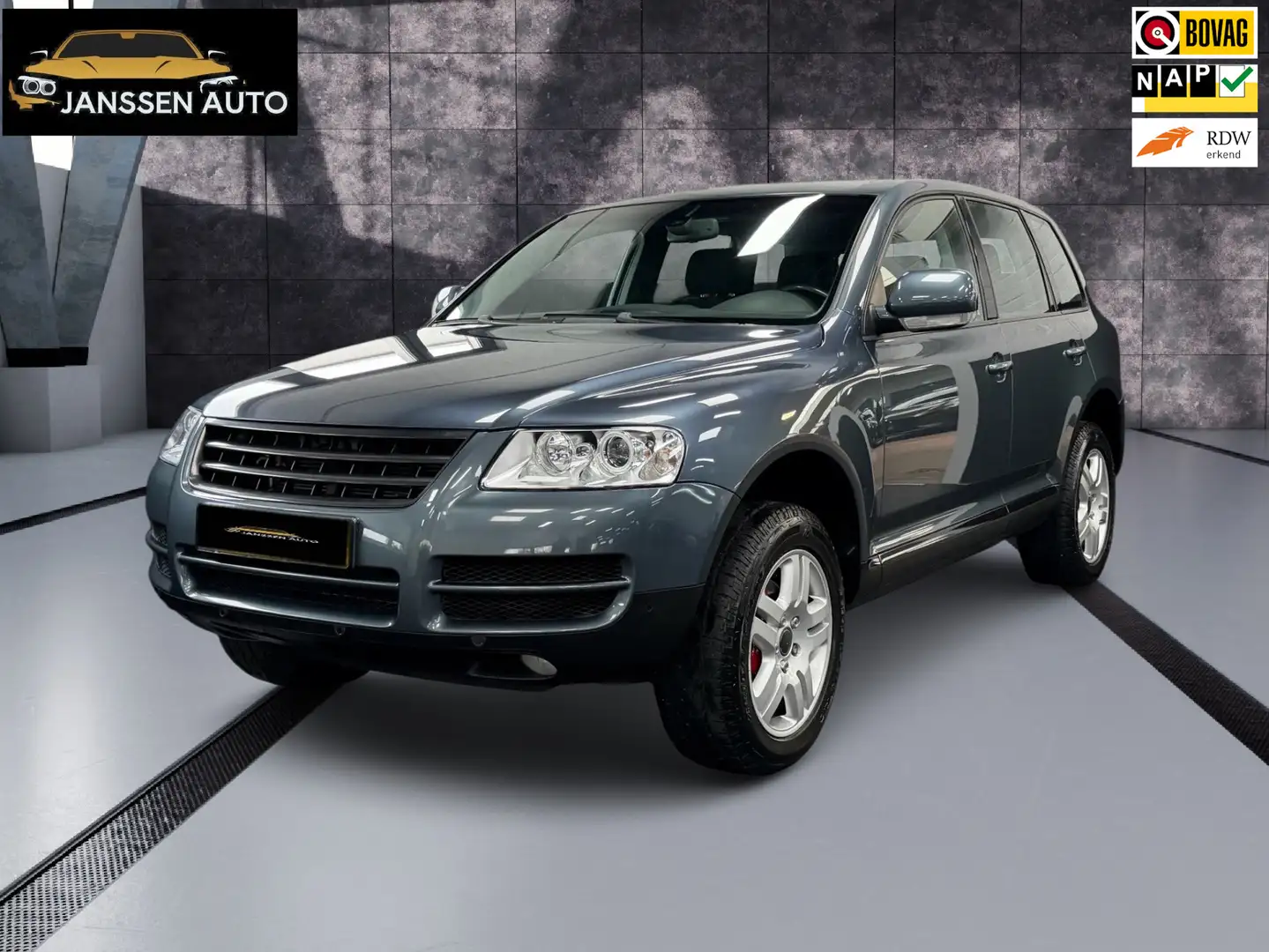 Volkswagen Touareg 3.2 V6 | NL Auto | NAP | Trekgewicht 3500 kg. | Yo Gris - 1