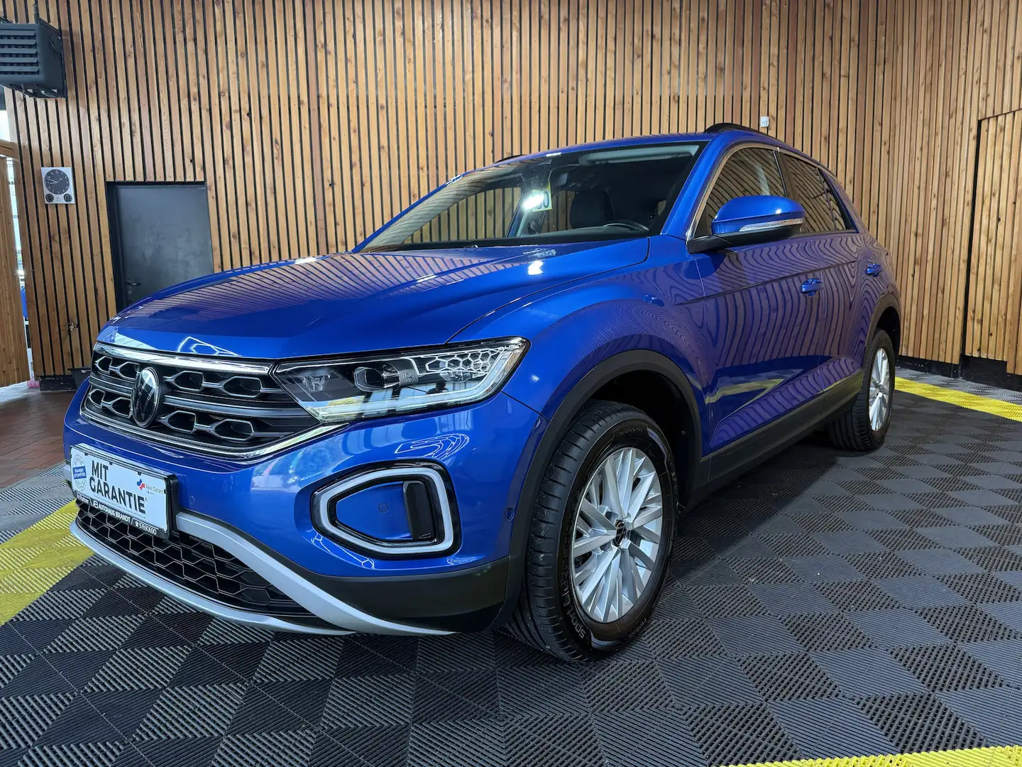 Volkswagen T-Roc 1,5 TSI Life *Navi*LED*Virtual*ACC*App Blau - 1