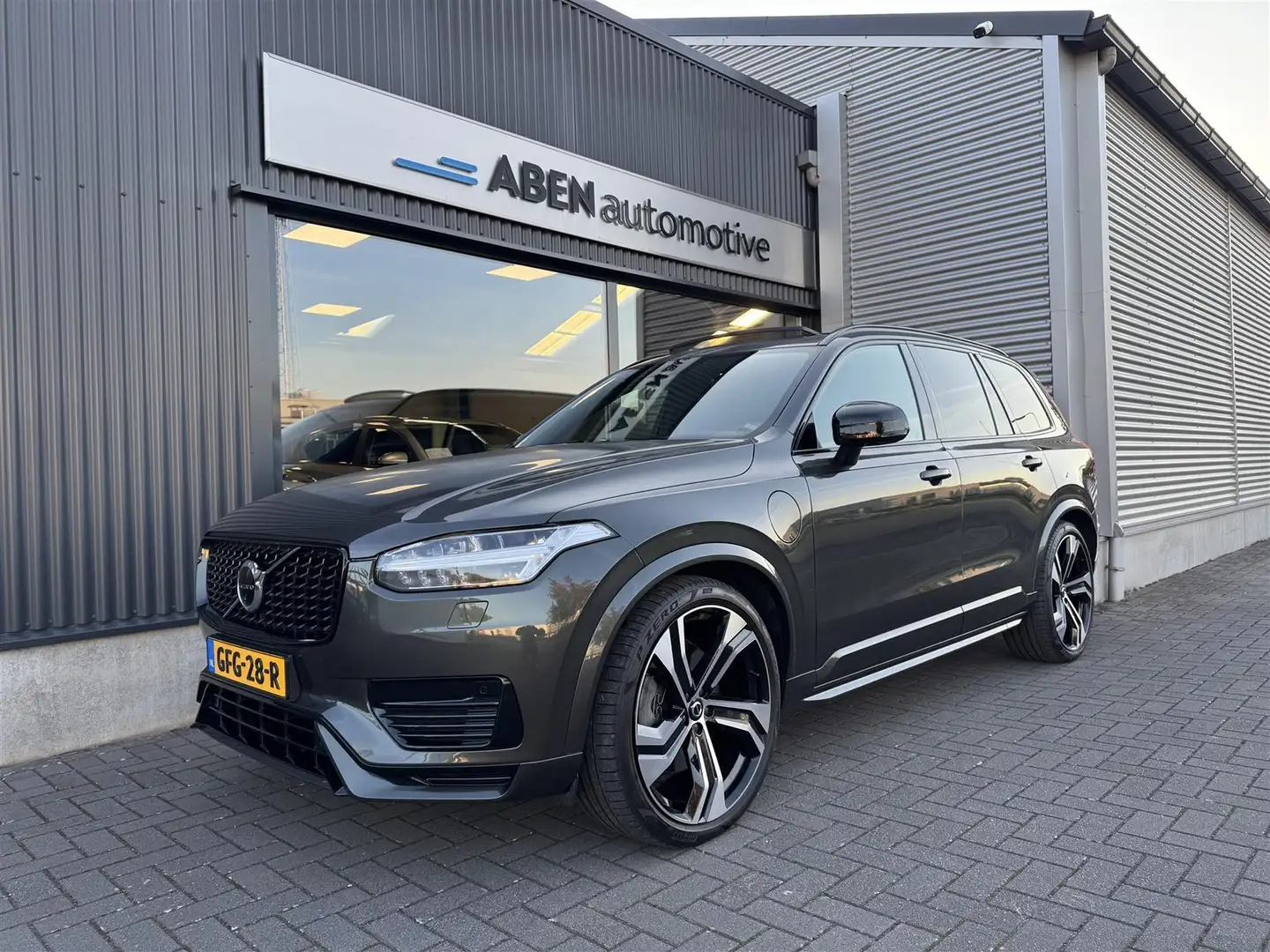 Volvo XC90 T8 AWD Recharge Plug-In R-Design 7-persoons (PANO| Gris - 2