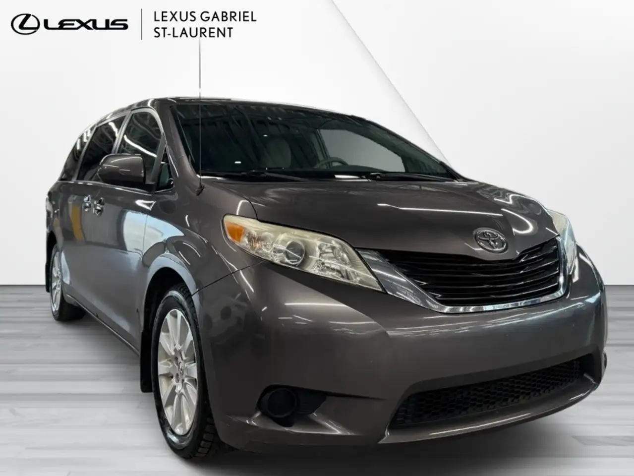 Toyota Sienna снимка Toyota Sienna