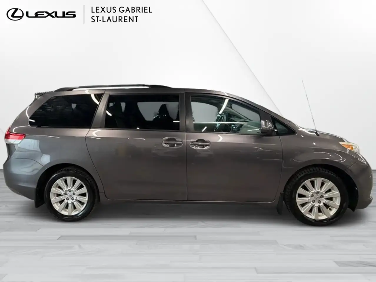 Toyota Sienna снимка Toyota Sienna
