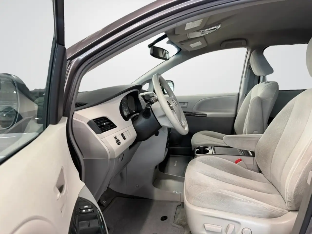 Toyota Sienna снимка Toyota Sienna